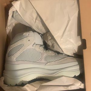 YZY DSRT BT (US Men 7) color: SALT